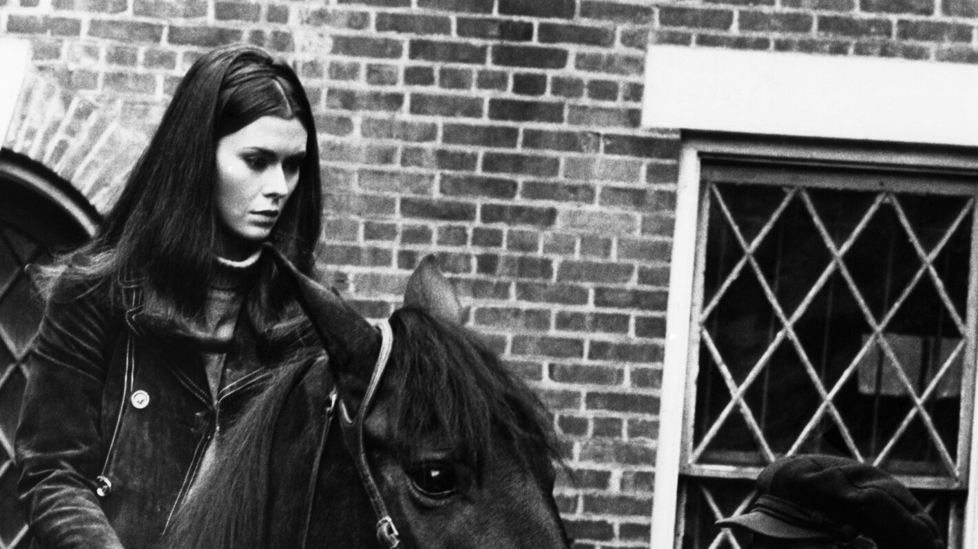 Kate Jackson and James Storm in Night of Dark Shadows