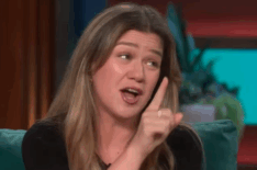 Kelly Clarkson Scolds Audience After Suggestive Benicio del Toro Question