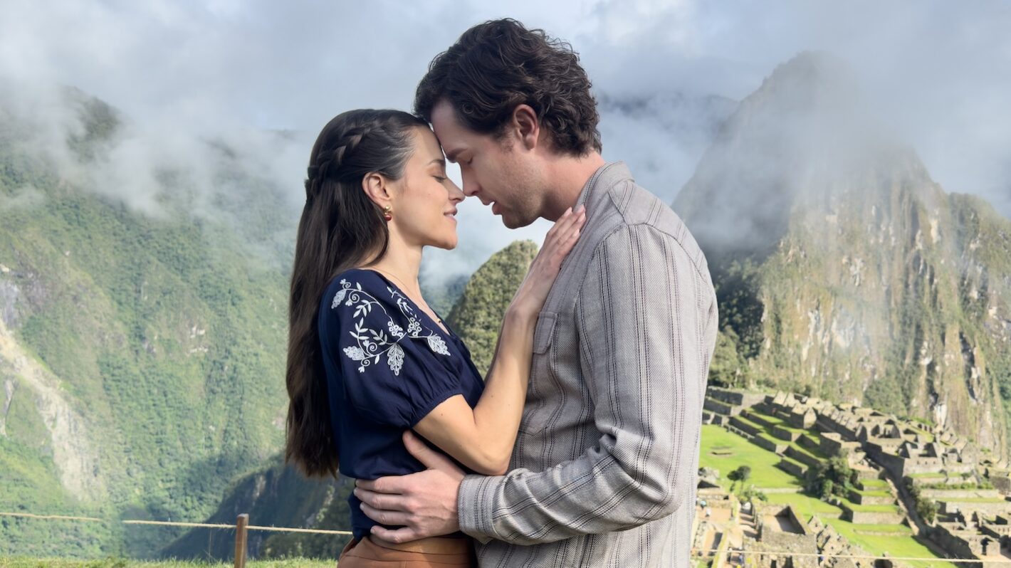 Rhiannon Fish and Alec Santos in 'A Machu Picchu Proposal'