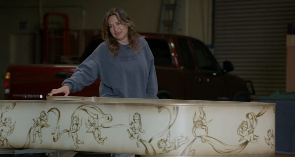 Mariska Hargitay with her mother's piano in 'My Mom Jayne'