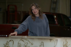 Mariska Hargitay with her mother's piano in 'My Mom Jayne'
