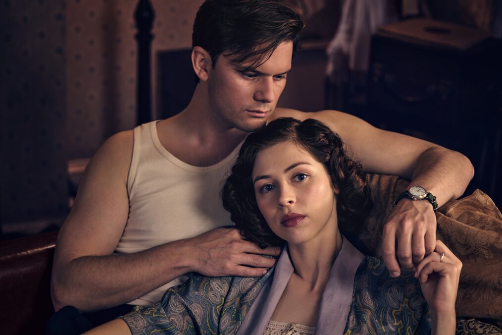 Jeremy Irvine and Hermione Corfield in 'Outlander: Blood of my Blood' Season 1