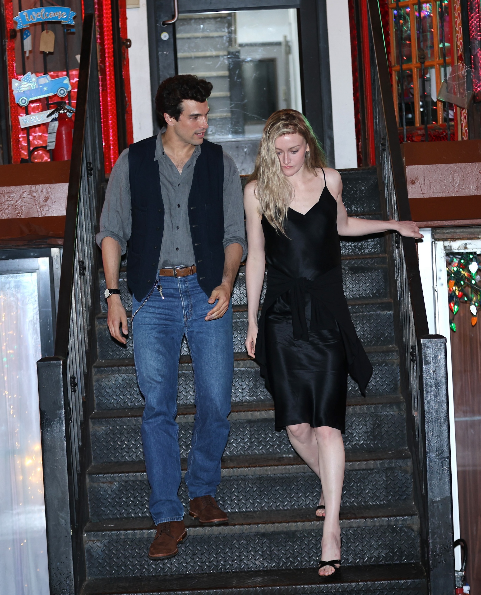 Paul Kelly and Sarah Pidgeon as JFK Jr and Carolyn Bessette are seen on the set of Ryan Murphy's 
