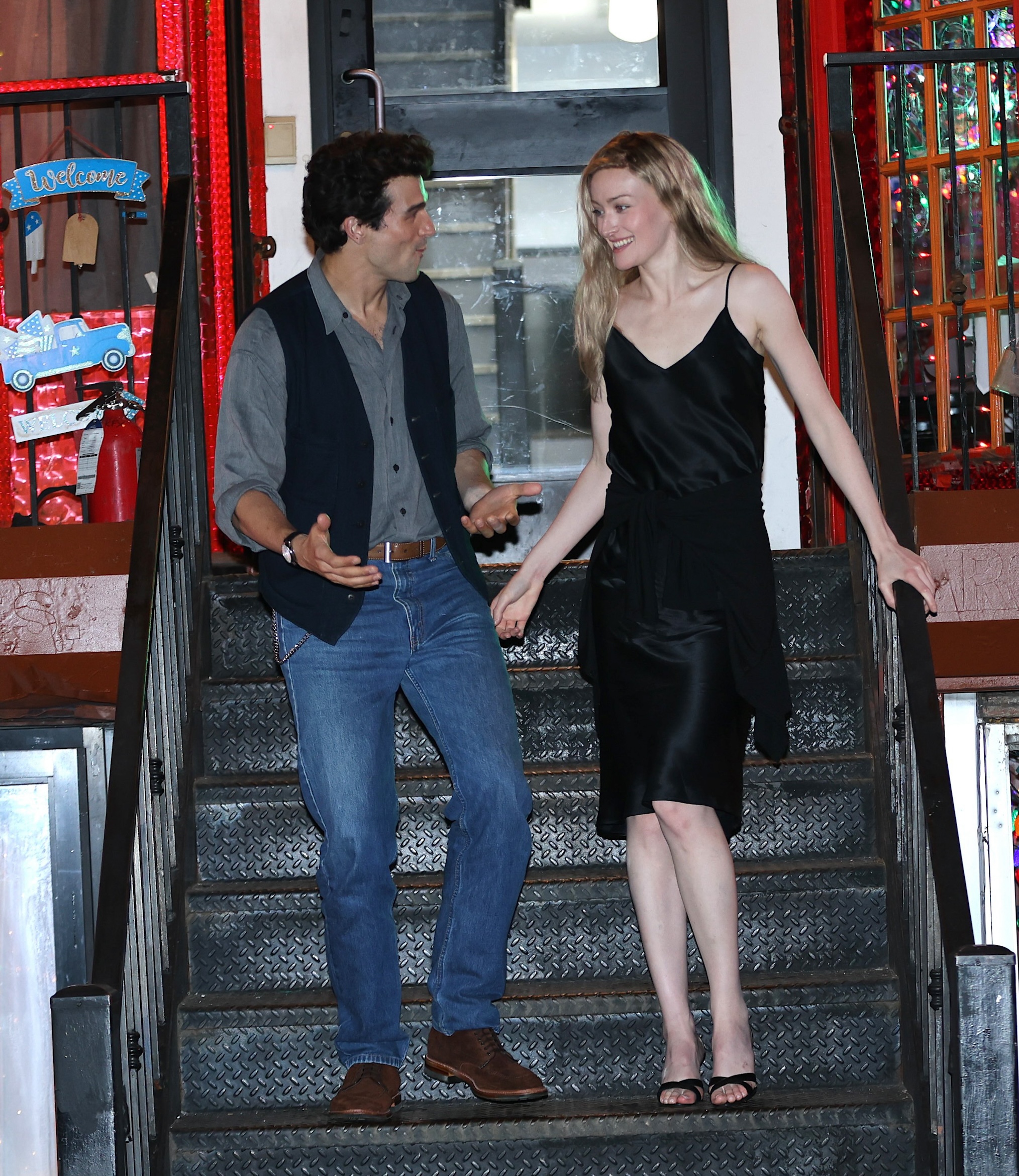 Paul Kelly and Sarah Pidgeon as JFK Jr and Carolyn Bessette are seen on the set of Ryan Murphy's 