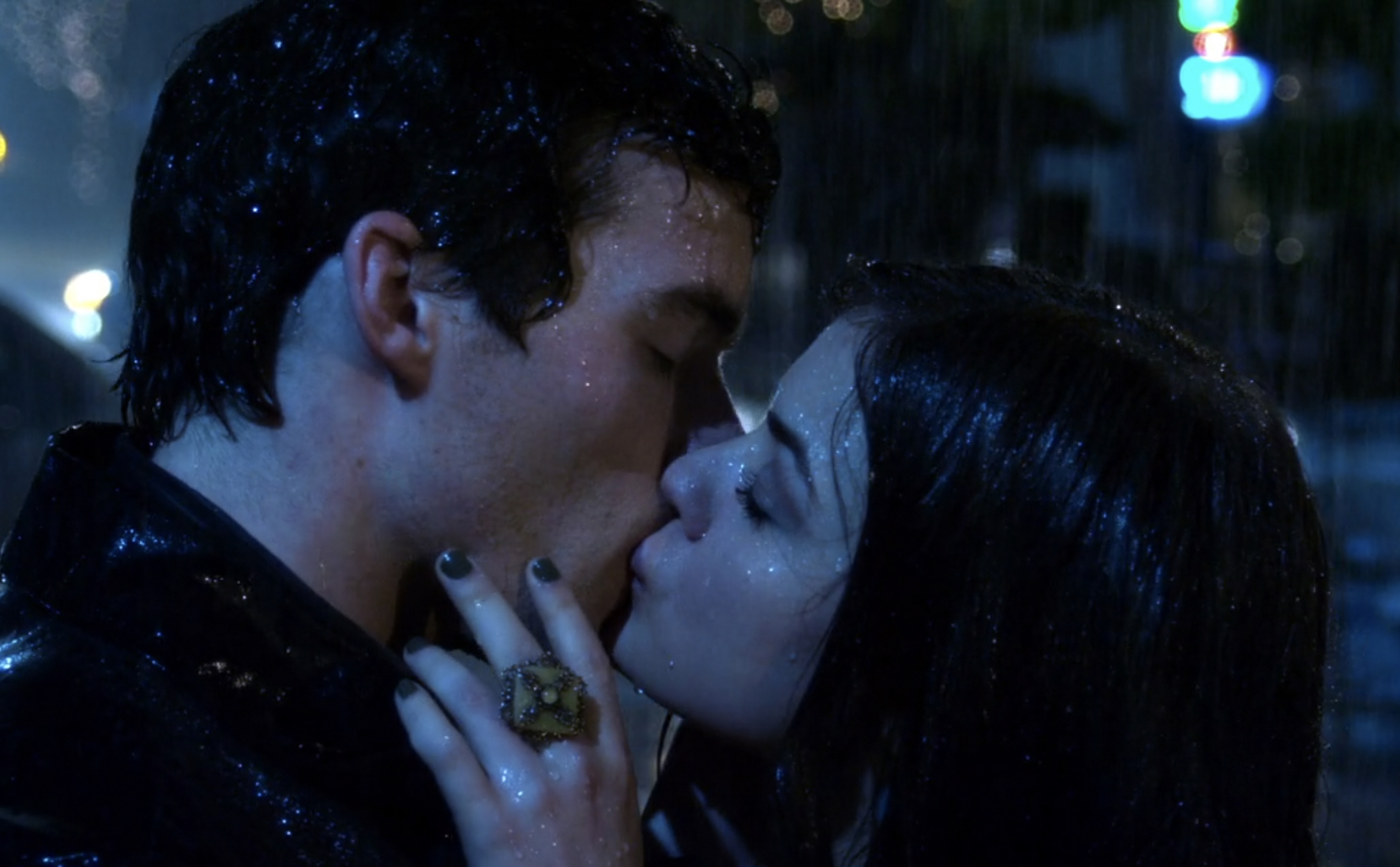 Ian Harding and Lucy Hale as Ezra and Aria in 'Pretty Little Liars' Season 2 Episode 17
