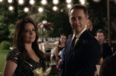 Holly Marie Combs and Chad Lowe as Ella and Byron in 'Pretty Little Liars' Season 6 Episode 17