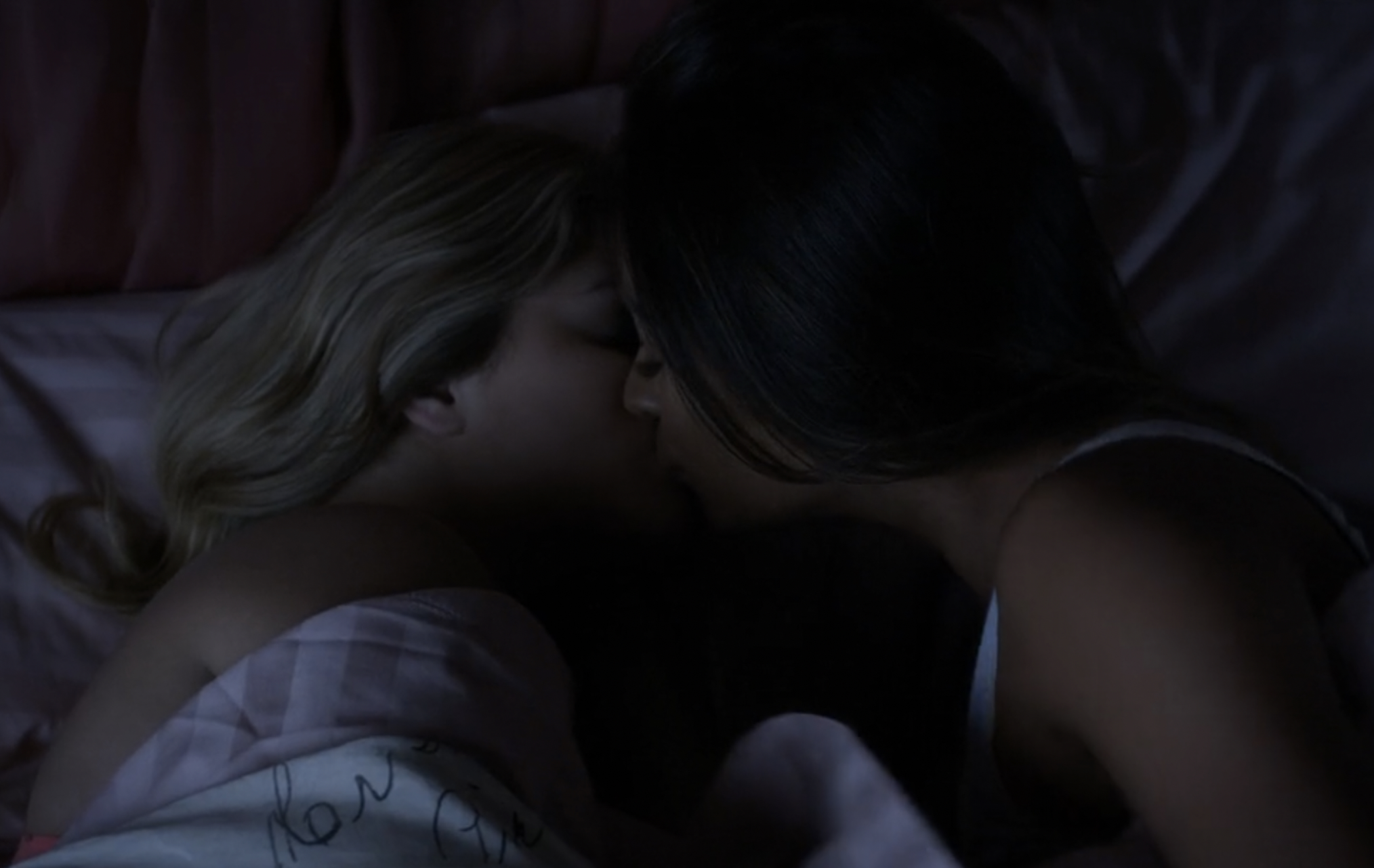 Sasha Pieterse and Shay Mitchell as Alison and Emily in 'Pretty Little Liars' Season 5 Episode 5