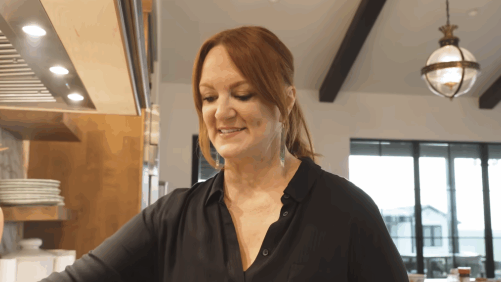 Pioneer Woman Ree Drummond in Drummond Ranch trailer