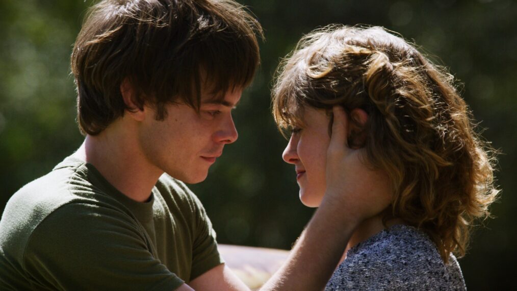 Charlie Heaton and Natalia Dyer in 'Stranger Things' Season 3