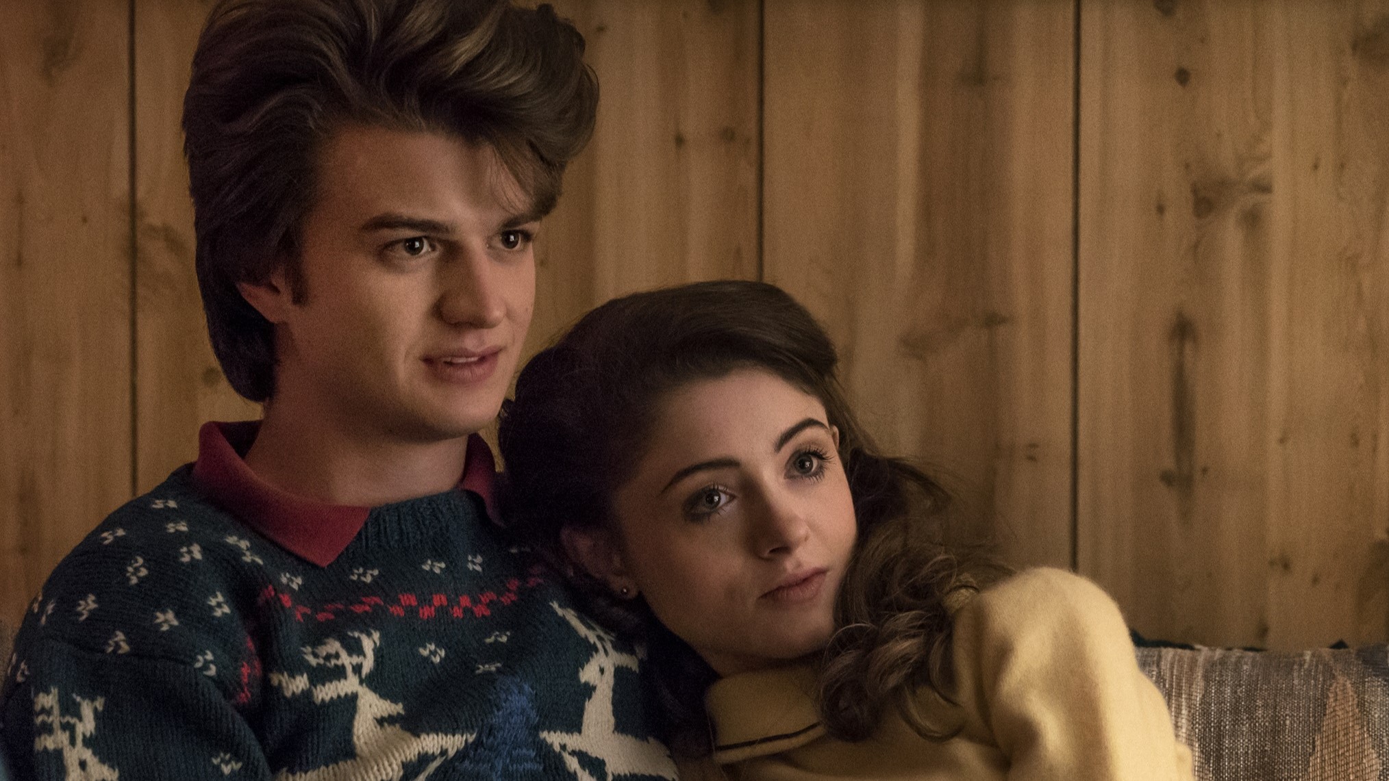 Joe Keery and Natalia Dyer in 'Stranger Things'