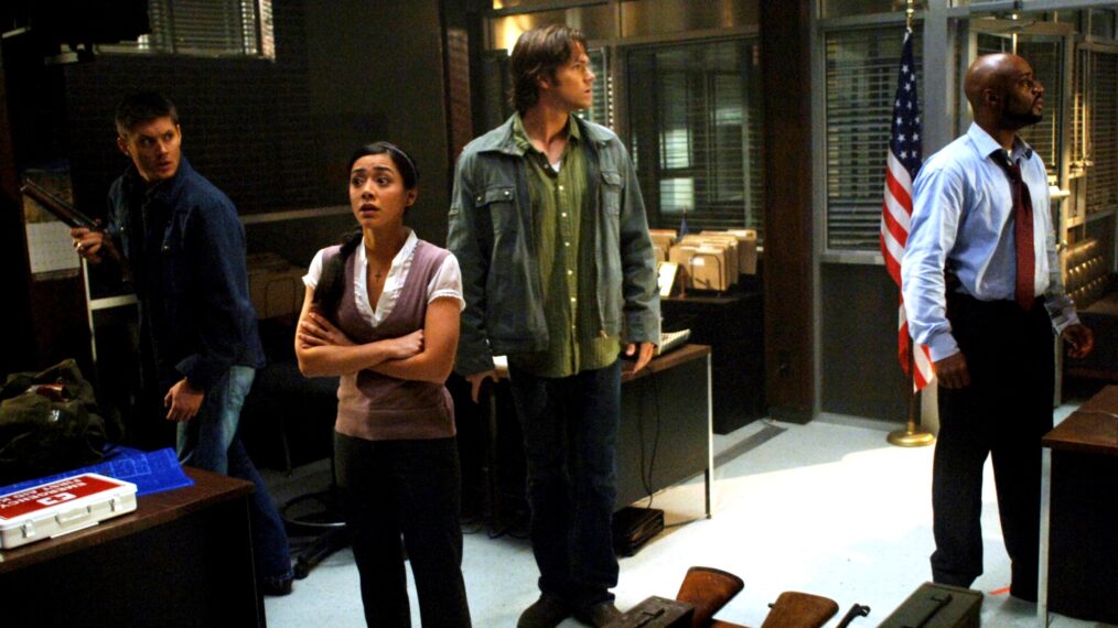 Jensen Ackles, Aimee Garcia, Jared Padalecki, Charles Malik Whitfield — 'Supernatural' Season 3 Episode 12 'Jus in Bello'