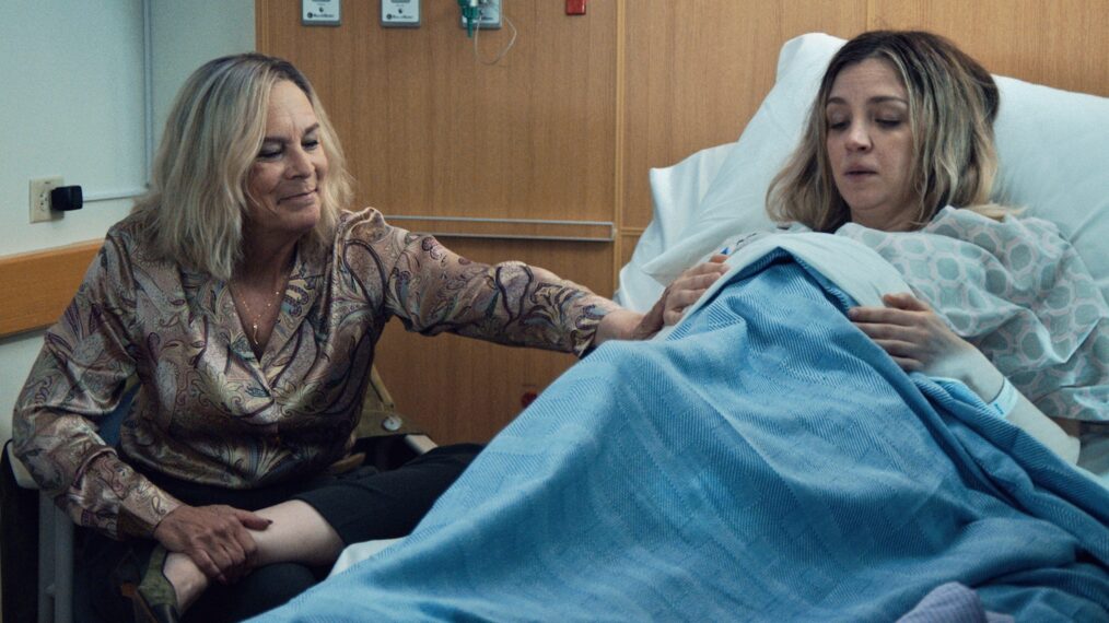 Jamie Lee Curtis and Abby Elliott in 'The Bear' Season 3