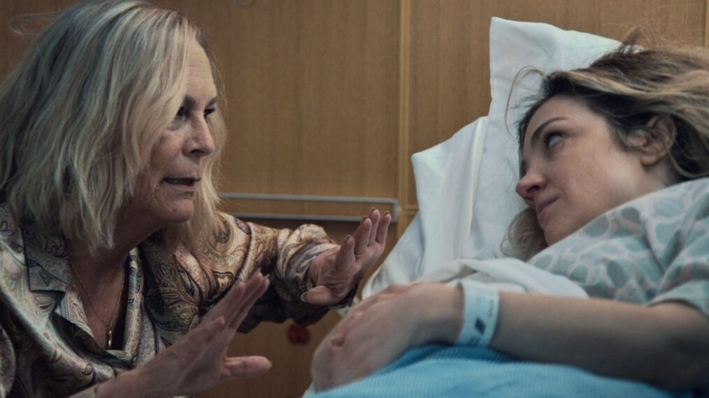 Jamie Lee Curtis and Abby Elliott in 'The Bear' Season 3