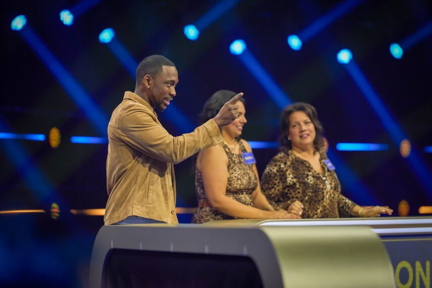 Jay Pharoah with contestants of 'The Quiz With Balls'