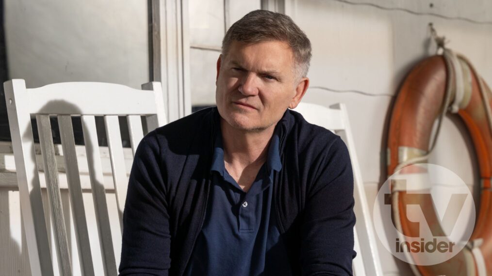 Kevin Williamson on 'The Waterfront' set