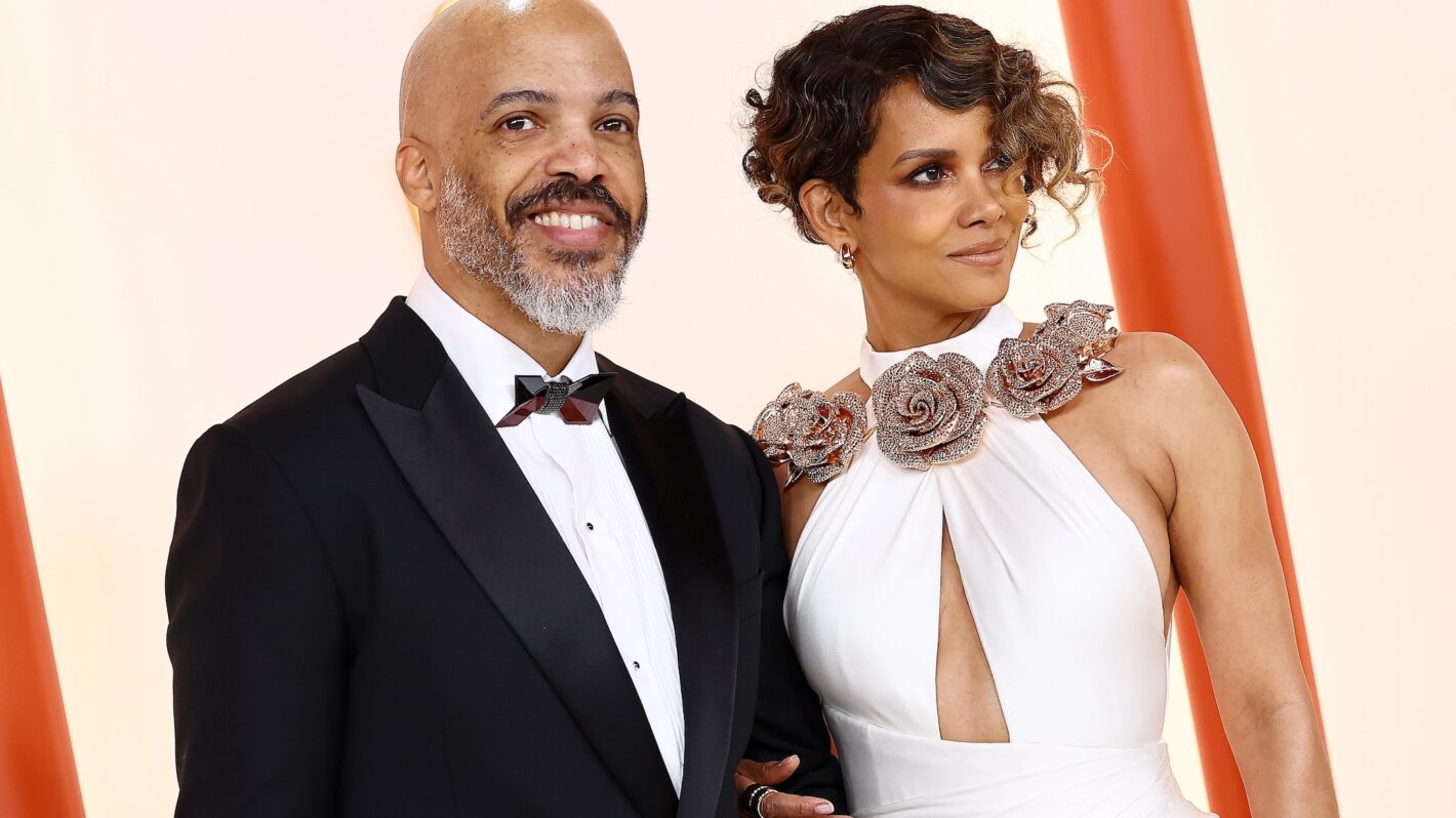 Van Hunt and Halle Berry at the 95th Annual Academy Awards.