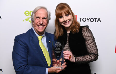 Henry Winkler and Bryce Dallas Howard pose with 'EMA Green Parent Award at the Environmental Media Association 2nd Annual Honors Benefit Gala at Private Residence on September 28, 2019 in Pacific Palisades, California.