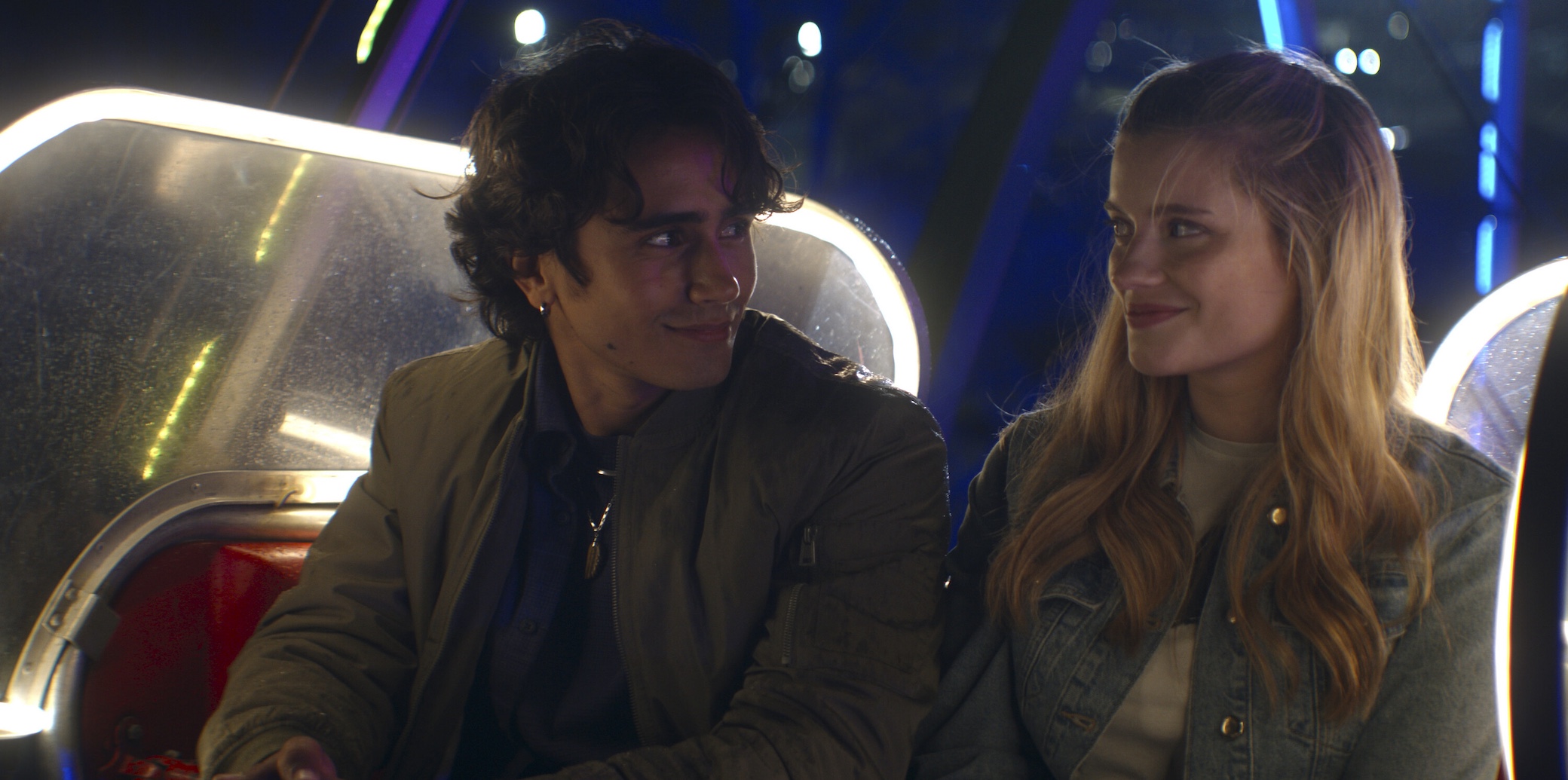 Zac (Michael Cimino), Alicia (Mia Healey) in Motorheads