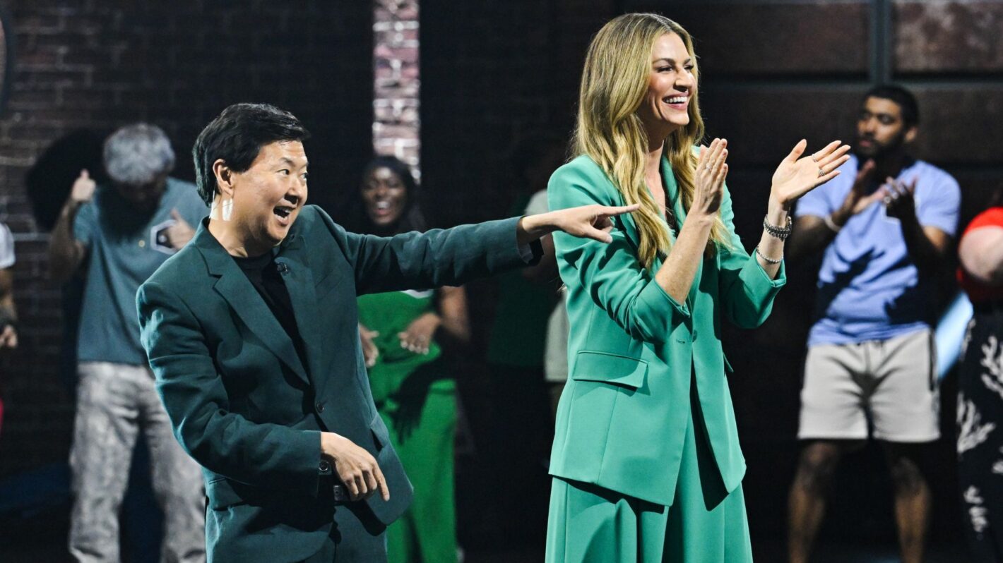 Erin Andrews on Hosting 'Very Competitive' New Game Show '99 to Beat'