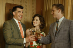 Bryan Batt, Sarah Drew, Aaron Staton in Mad Men - 'The Gold Violin' - Season 2