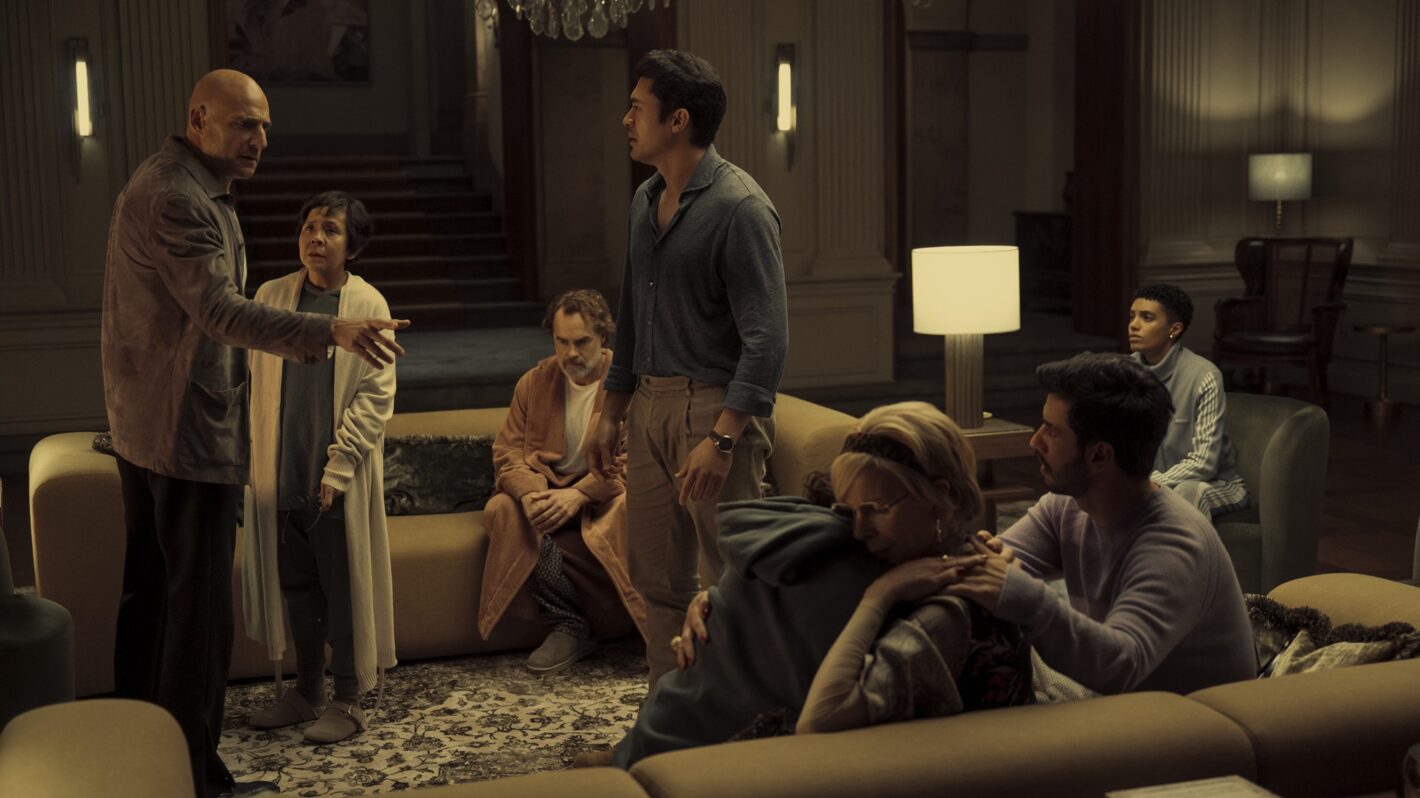 NINE PERFECT STRANGERS - “Batsh*t” - The strangers finally realize what has brought them together. (Disney/Reiner Bajo) MARK STRONG, DOLLY DE LEON, MURRAY BARTLETT, HENRY GOLDING, CHRISTINE BARANSKI, ARAS AYDIN, MAISIE RICHARDSON-SELLERS