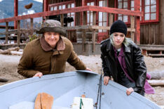 Alan Tudyk as Harry Vanderspeigle, Taylor Blackwell as Liza Vanderspeigle in Resident Alien - 'The Human Condition'