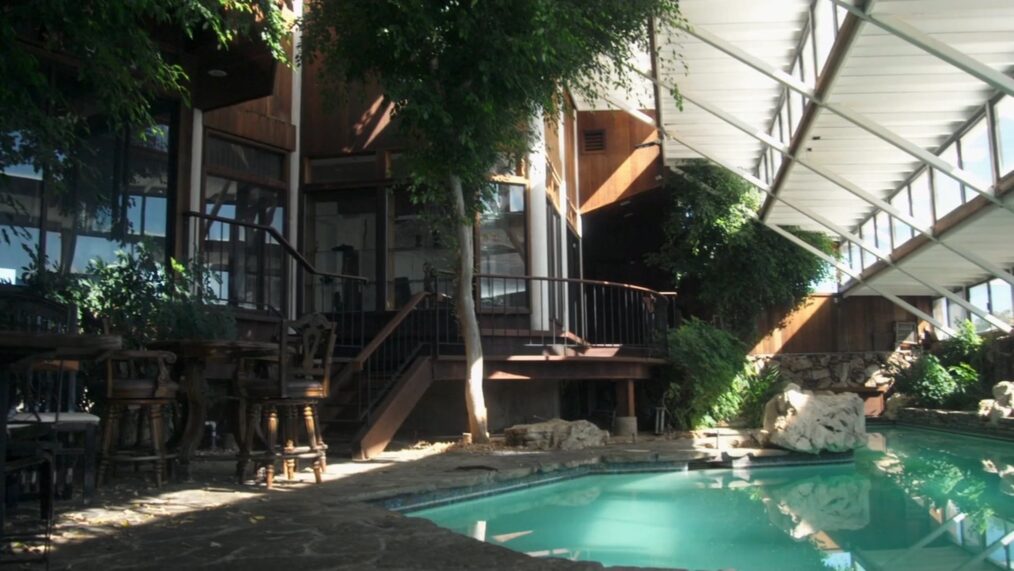 Outside In from 'Zillow Gone Wild' Season 1 Episode 6