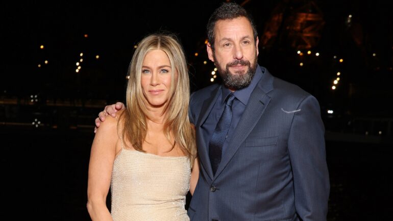 Jennifer Aniston and Adam Sandler attend the "Murder Mystery 2" photocall at Pont Debilly on March 16, 2023 in Paris, France