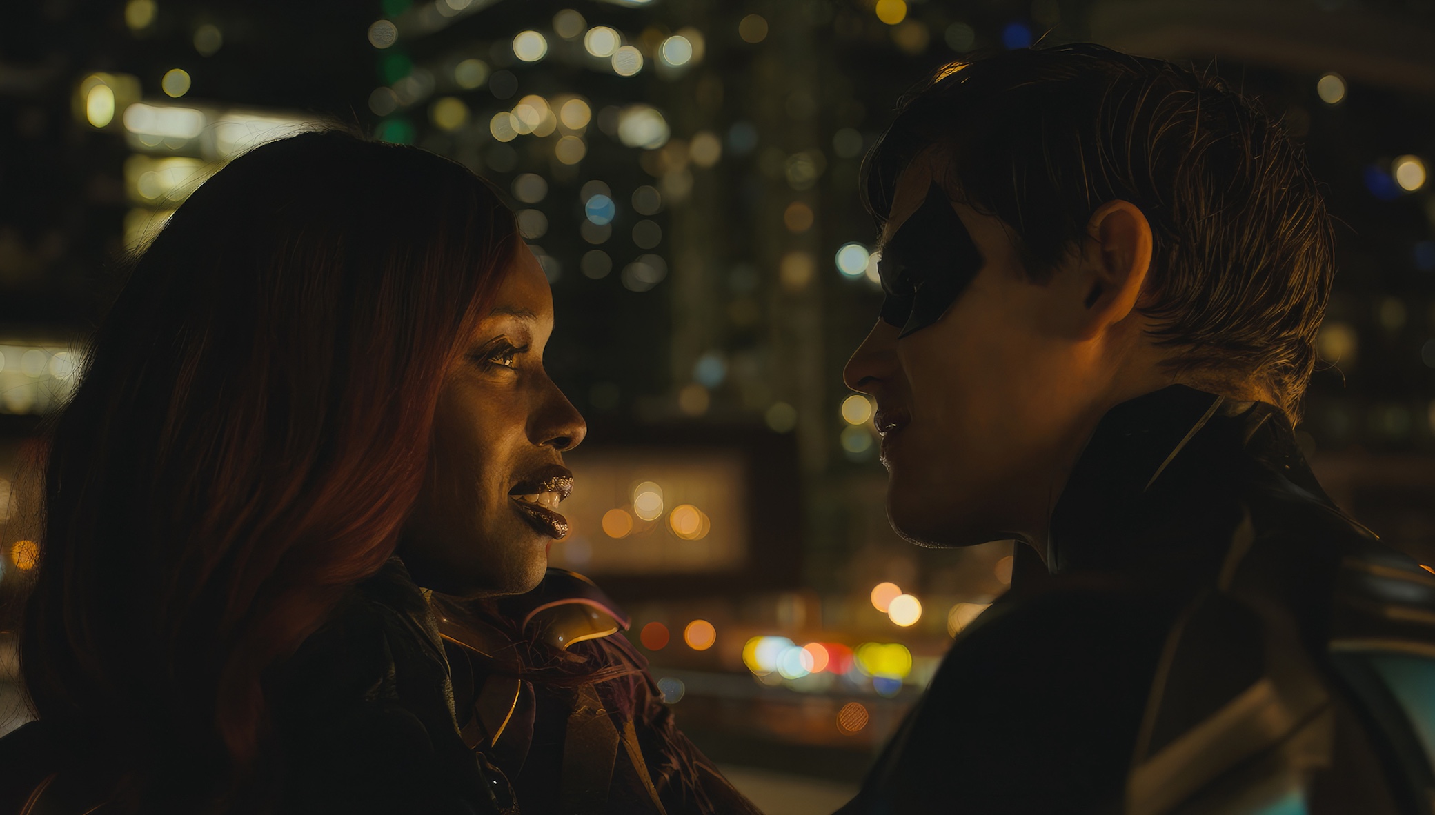 Nightwing (Brenton Thwaites) and Starfire (Anna Diop) in 'Titans.'