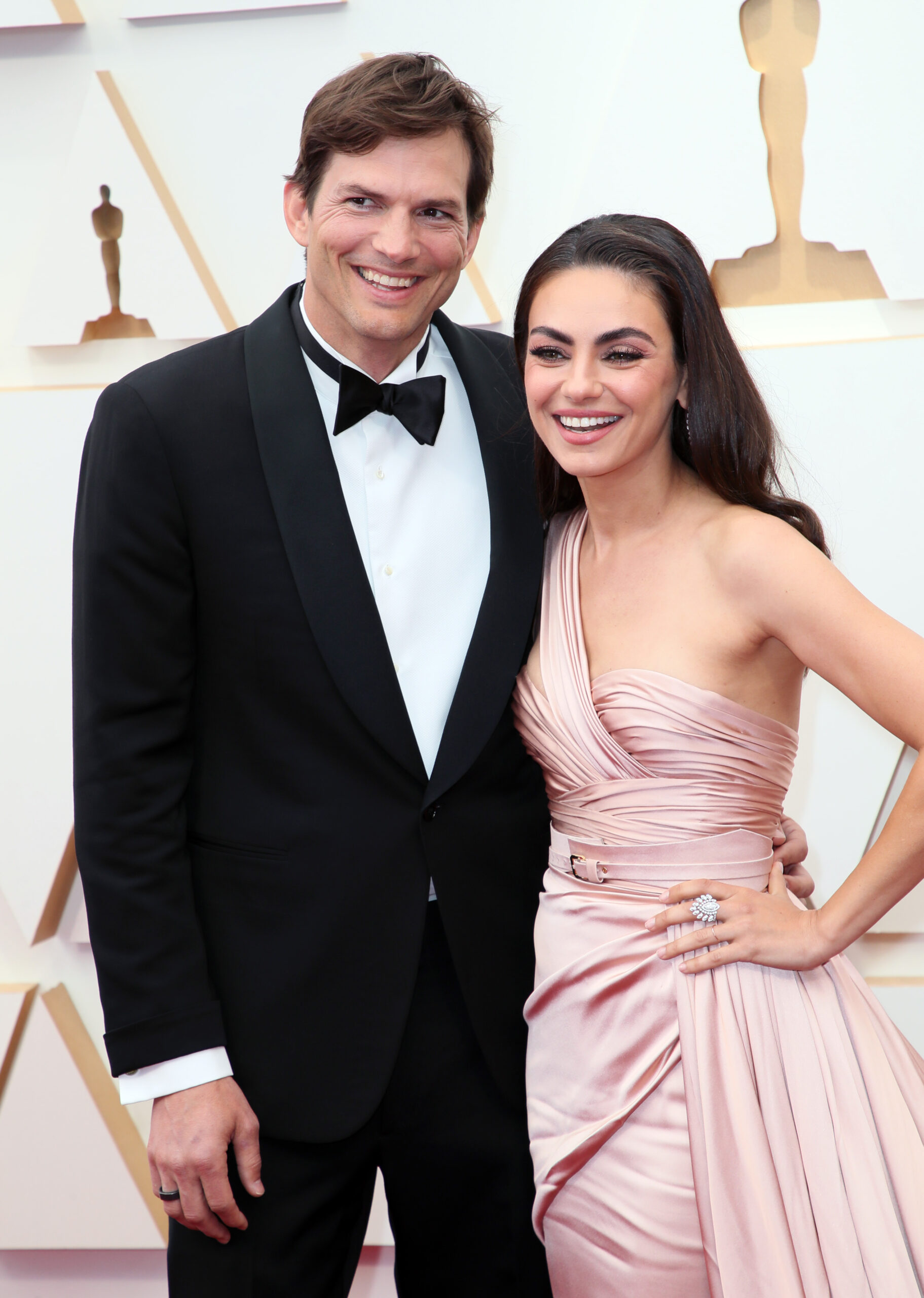 Ashton Kutcher and Mila Kunis attend the 94th Annual Academy Awards