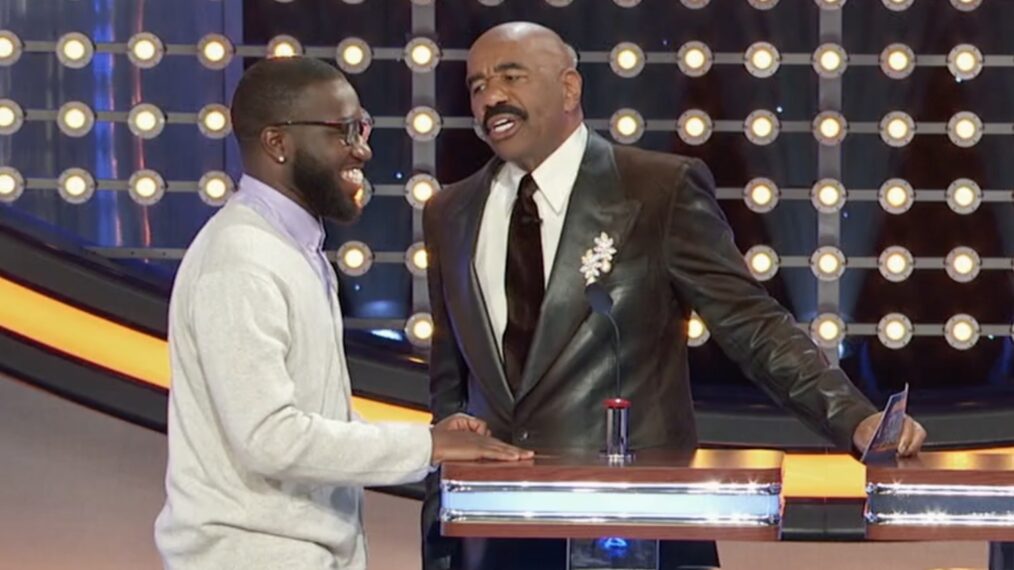 Steve Harvey and contestant in 'Celebrity Family Feud' Season 11 premiere