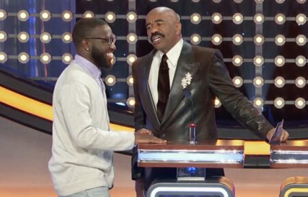 Steve Harvey and contestant in 'Celebrity Family Feud' Season 11 premiere