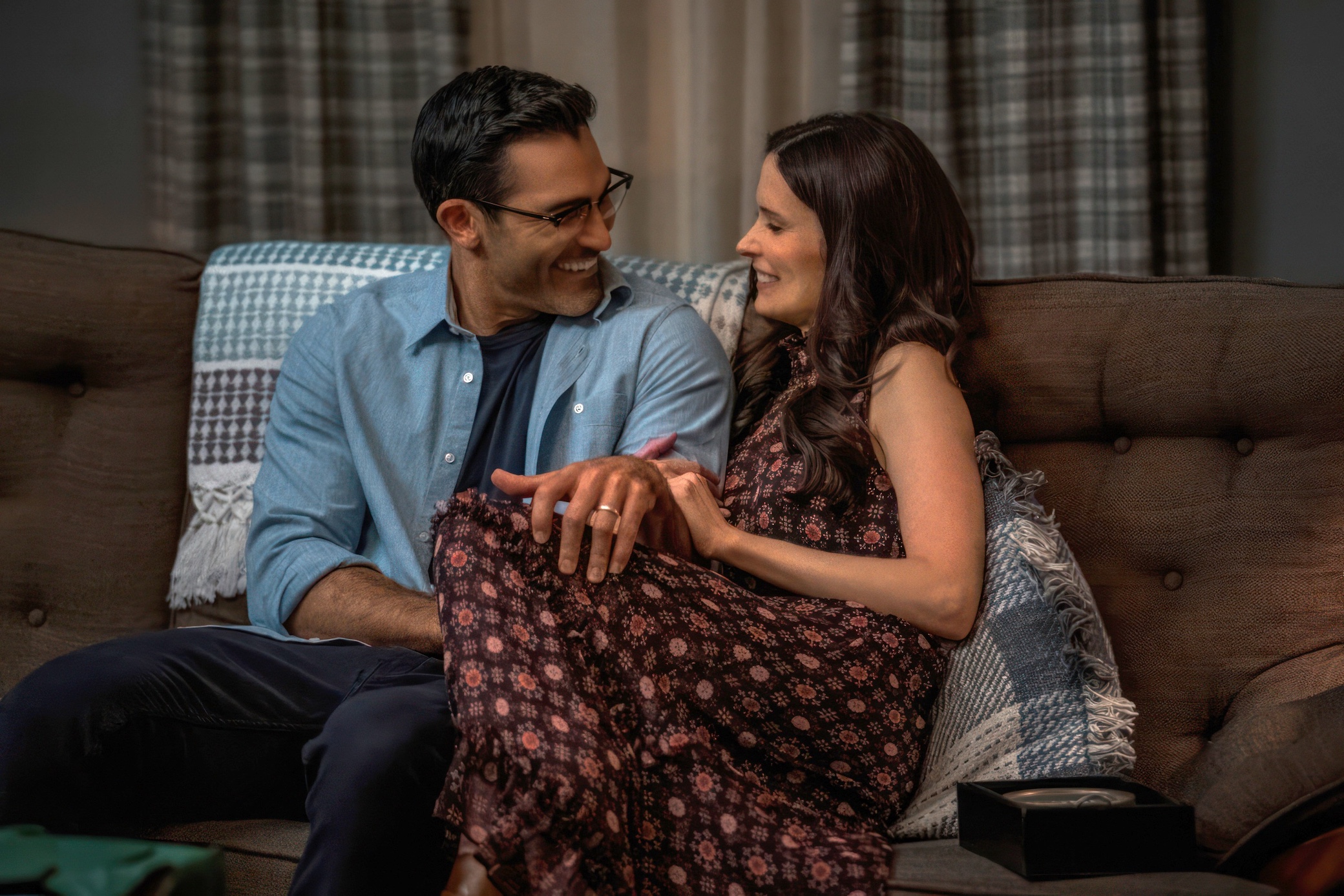 Tyler Hoechlin as Clark Kent, Elizabeth Tulloch as Lois Lane in 'Superman and Lois'