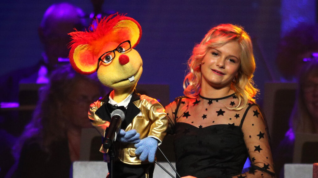 Darci Lynne performs at the 2018 So the World May Hear Awards