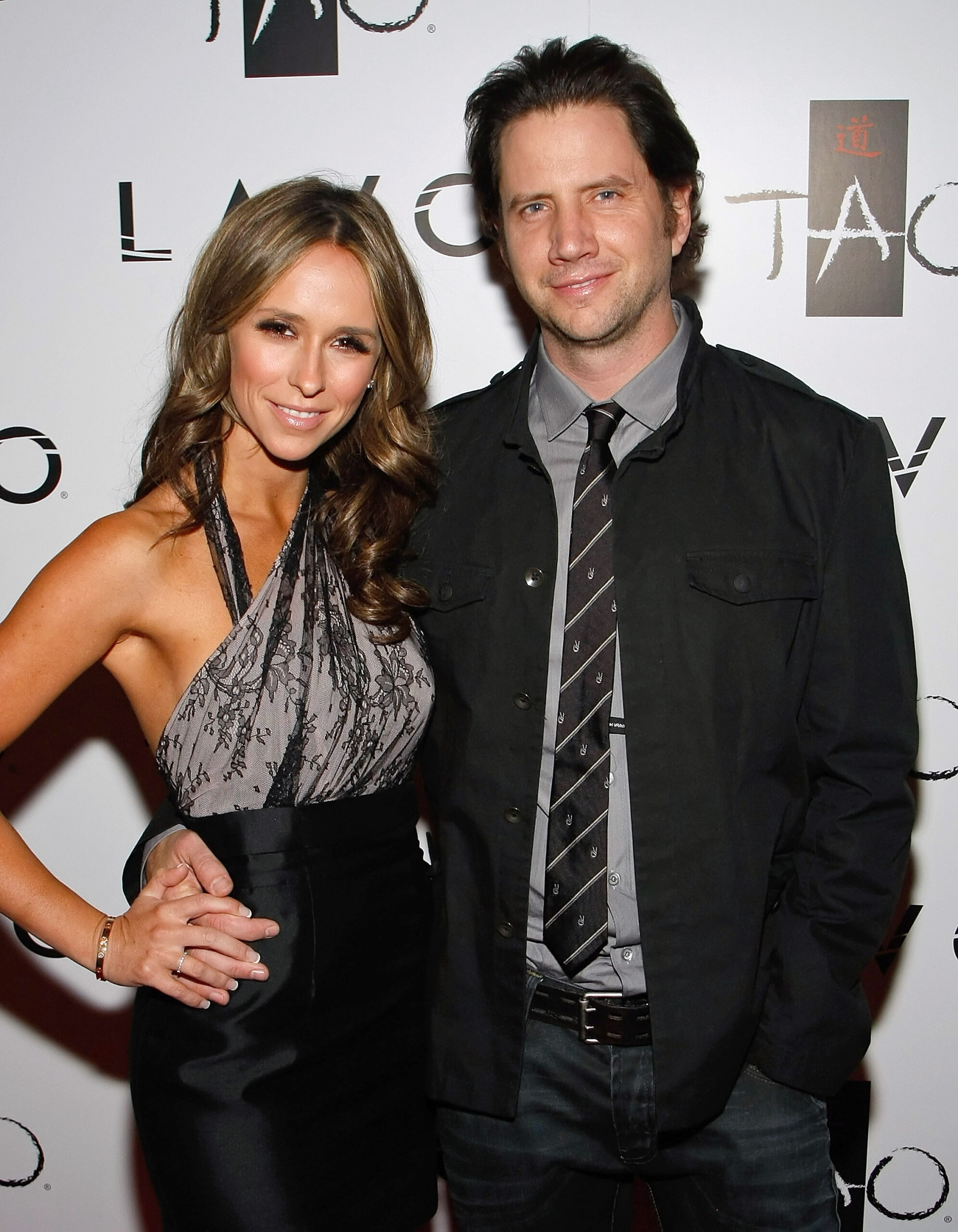 Actress Jennifer Love Hewitt (L) and actor Jamie Kennedy arrive at the Tao Nightclub