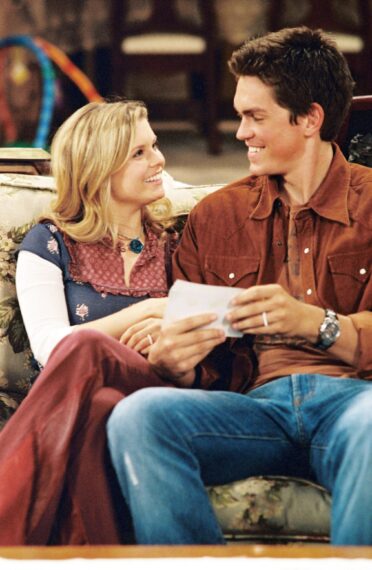 JoAnna Garcia, Steve Howey in 'Reba' Season 2