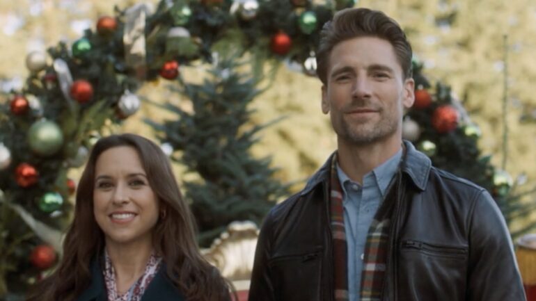 Lacey Chabert and Andrew Walker — 'She's Making a List' Set