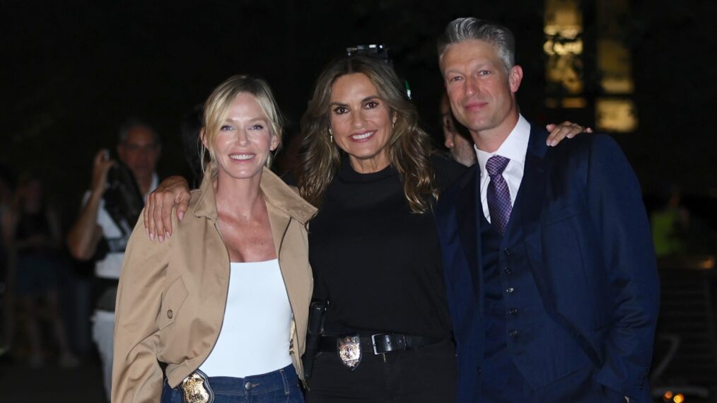 Kelli Giddish, Mariska Hargitay, Peter Scanavino filming 'Law & Order: SVU' Season 27
