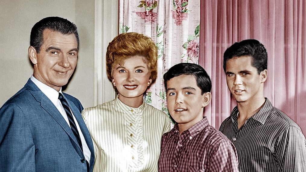 LEAVE IT TO BEAVER, (from left): Hugh Beaumont, Barbara Billingsley, Jerry Mathers, Tony Dow, (1963), 1957-63.