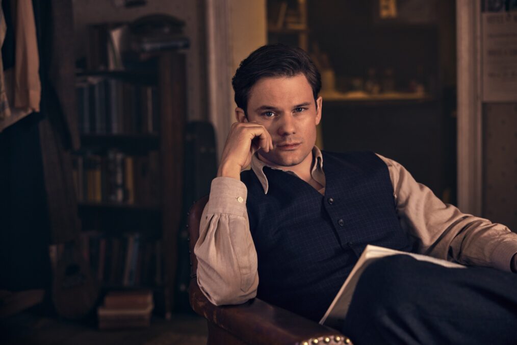 Jeremy Irvine in 'Outlander: Blood of My Blood' Season 1