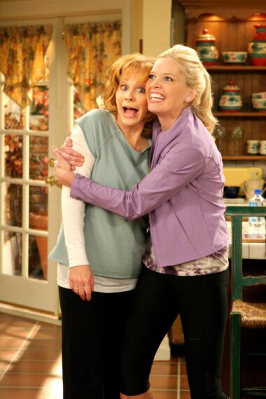 Reba McEntire, Melissa Peterman in 'Reba' Season 6