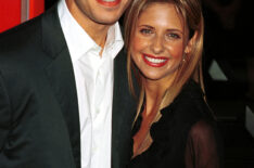 Actor Freddie Prinze Jr. with his girlfriend Actress Sarah Michelle Gellar attend the world premiere of the Dimension Films release of 'Boys and Girls', June 13, 2000