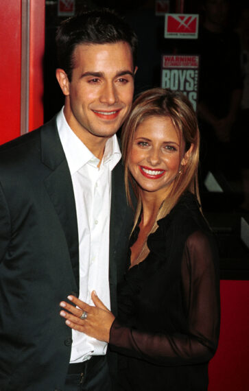 Actor Freddie Prinze Jr. with his girlfriend Actress Sarah Michelle Gellar attend the world premiere of the Dimension Films release of "Boys and Girls", June 13, 2000