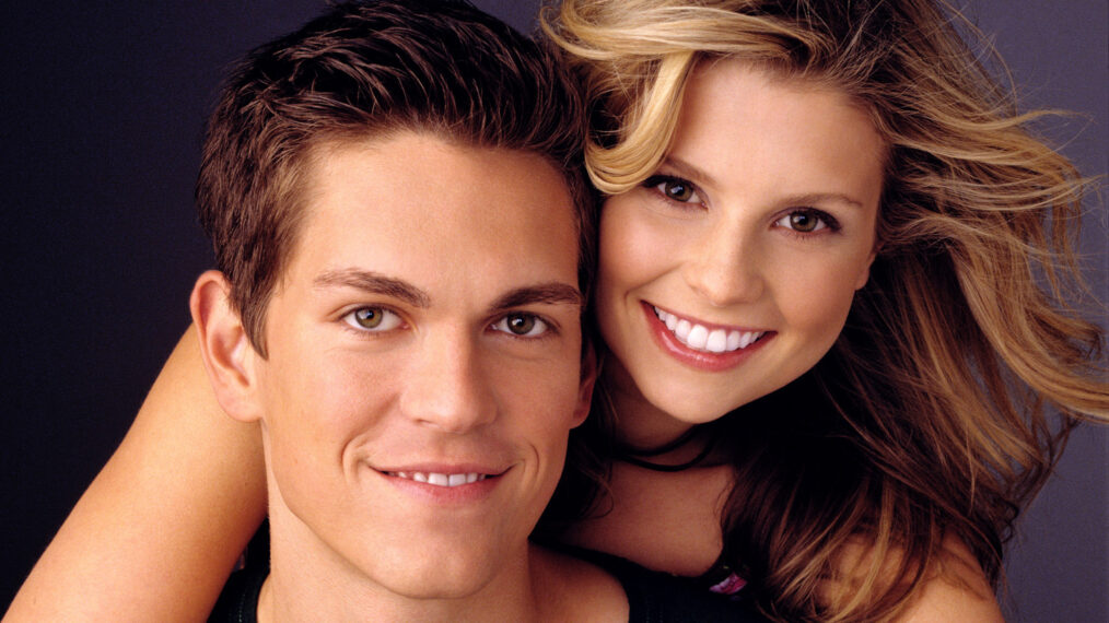 Steve Howey, Joanna Garcia of 'Reba'