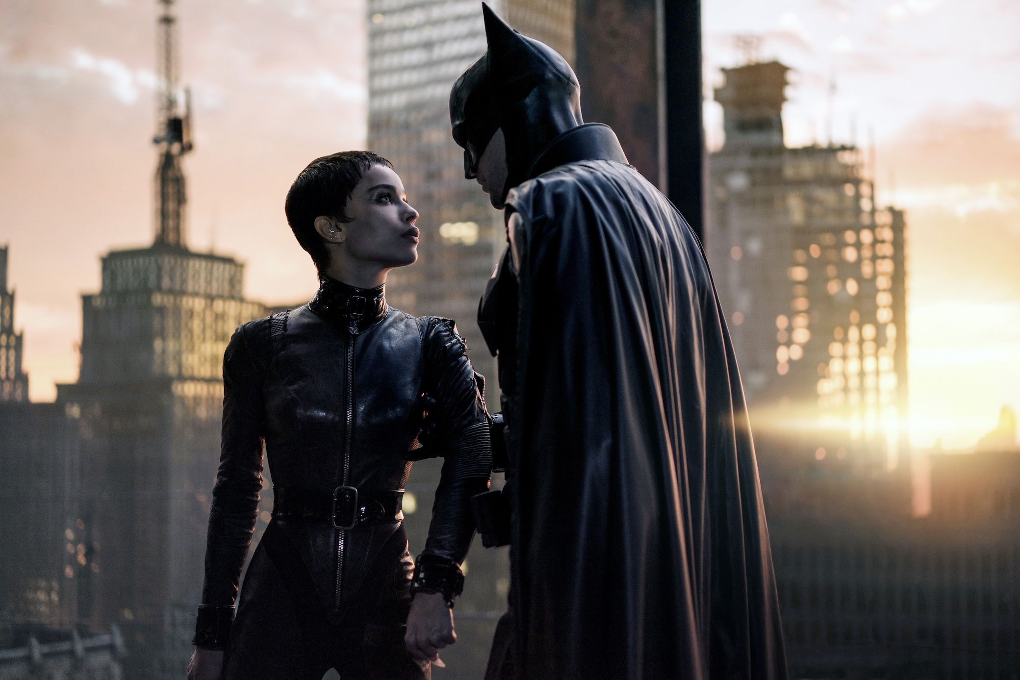 THE BATMAN, from left: Zoe Kravitz as Selina Kyle / Catwoman, Robert Pattinson as Batman in 'The Batman'