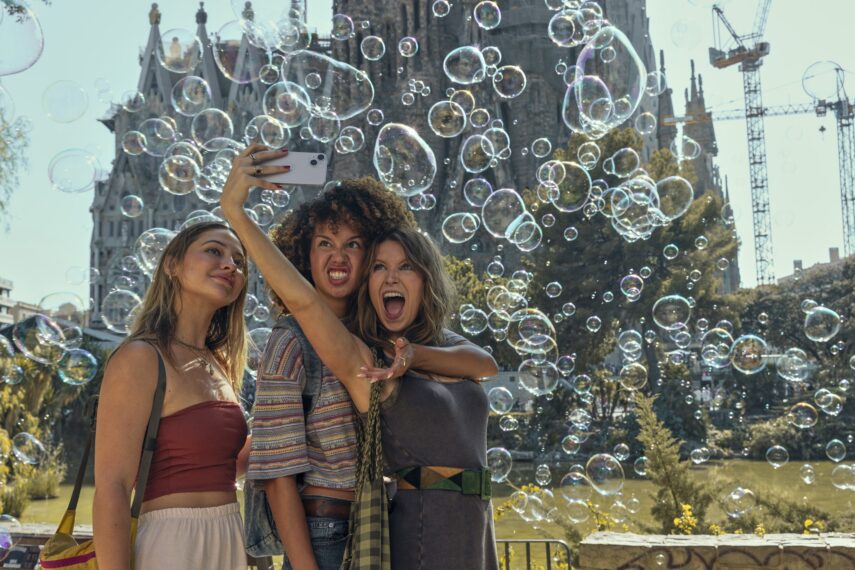 Madelyn Cline, Sofia Wylie, and Madison Thompson in 'The Map That Leads to You'