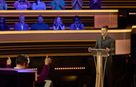 THE 1% CLUB: Host Joel McHale in THE 1% CLUB episode