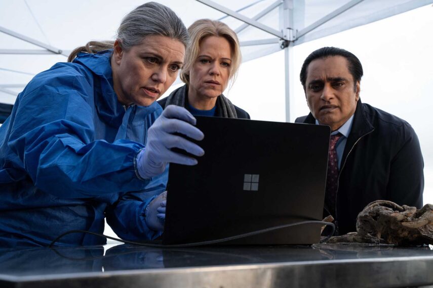 Leanne Balcombe (Georgia Mackenzie), DCI Jess James (Sinéad Keenan), DI Sunny Khan (Sanjeev Bhaskar) in 