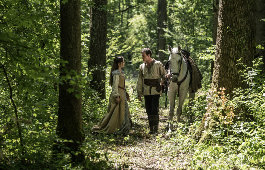 Lauren McQueen as Marian, Jack Patten as Robin Hood