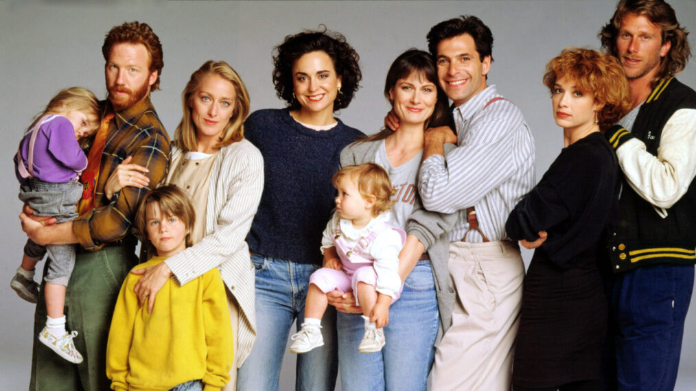 THIRTYSOMETHING, (L-R), Rachel Nagler, Timothy Busfield, Patricia Wettig, Jason Nagler, Polly Draper, Mel Harris, Brittany Craven, Ken Olin, Melanie Mayron, Peter Horton, 1988.